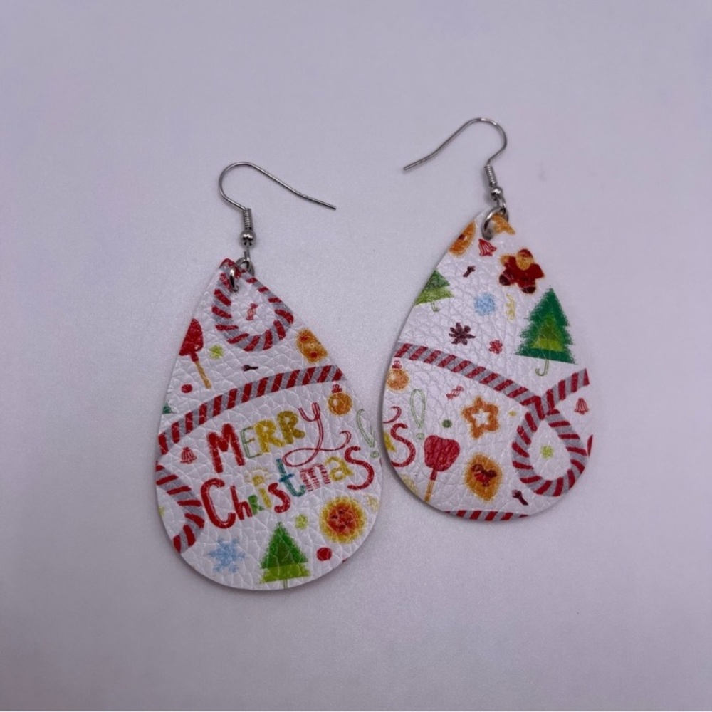 Merry Christmas earrings NIP light weight very pretty holiday fun NEW